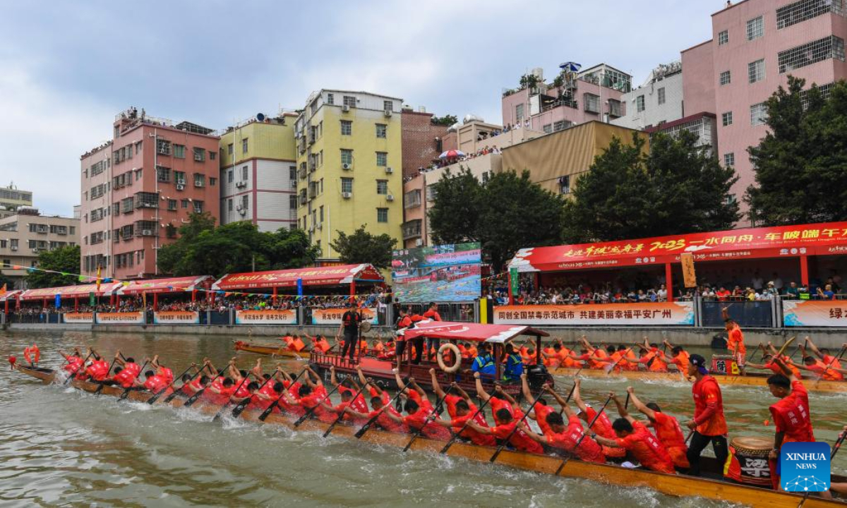 People take part in a dragon boat racing in Guangzhou, south China's Guangdong Province, June 15, 2023. Photo:Xinhua