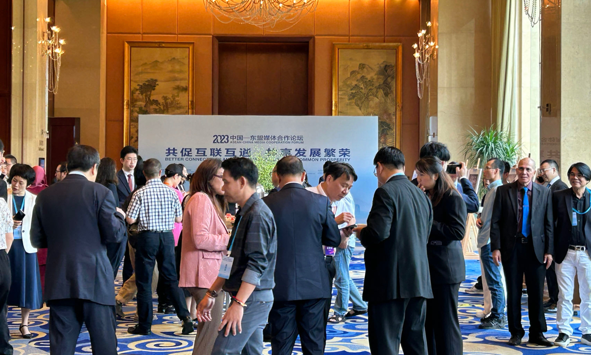 Guests attending the 2023 ASEAN-China Media Cooperation Forum exchange views on the sidelines of the event, which is held on Monday in Wenzhou, East China's Zhejiang Province. Photo: Lu Jingxian/GT