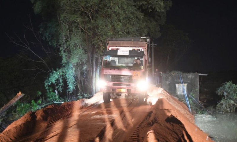 Workers repair dyke breaches caused by floods after heavy rainfall in Baisha Town of Hepu County, south China's Guangxi Zhuang Autonomous Region, June 11, 2023. (Xinhua/Lu Boan)