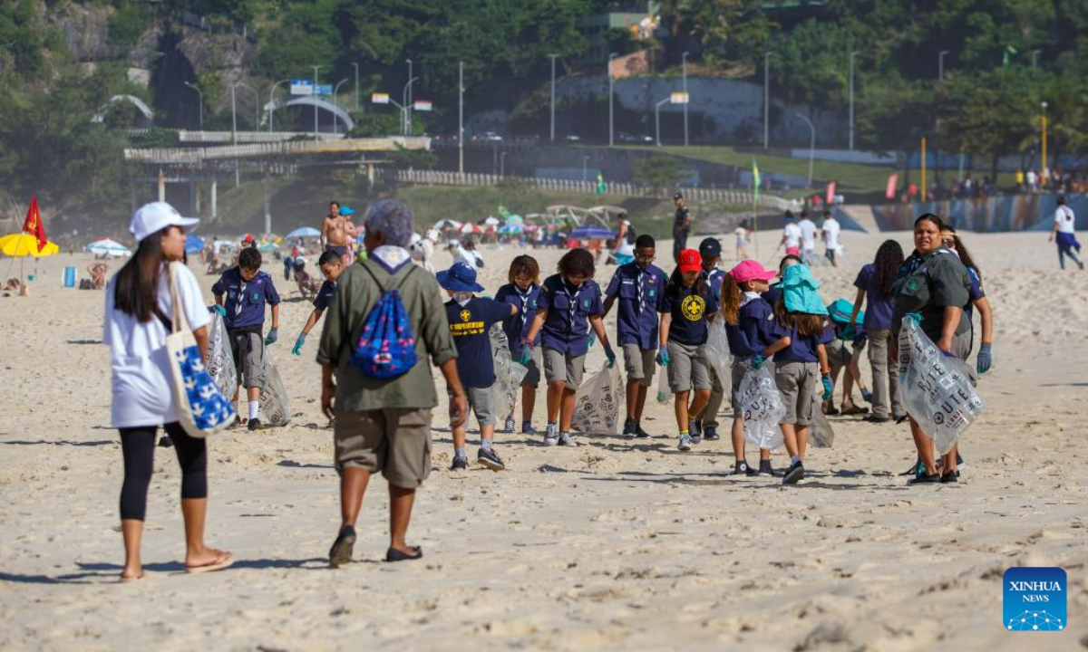 Volunteers collect waste at Sao Conrado Beach in Rio de Janeiro, Brazil, on June 8, 2023, the World Oceans Day. Photo:Xinhua