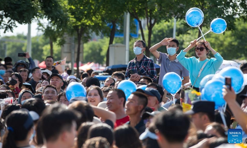 Relatives of examinees wait outside an exam site in Yinchuan, northwest China's Ningxia Hui Autonomous Region, June 8, 2023. China's annual college entrance exam concluded on Thursday in some parts of the country. The exam, also known as the gaokao, saw a record 12.91 million candidates sign up this year.(Photo: Xinhua)