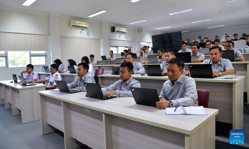 Trainees take Jakarta-Bandung High-Speed Railway EMU machinist training class at the Indonesian Railway Polytechnic in Madiun, East Java, Indonesia, June 7, 2023. Currently, the joint commissioning and testing of the Jakarta-Bandung High-Speed Railway (HSR) is underway in Indonesia. Personnel training related to the operation of the Jakarta-Bandung High-Speed Railway is also ongoing.(Photo: Xinhua)