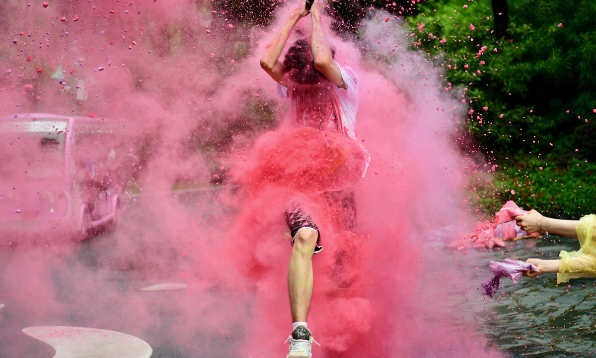 A high-school graduate from Shenzhen, South China's Guangdong Province, participates in a color run on June 14, 2023. The city held a color run activity for the graduates to celebrate their graduation and the end of the college entrance exams.Photo:IC