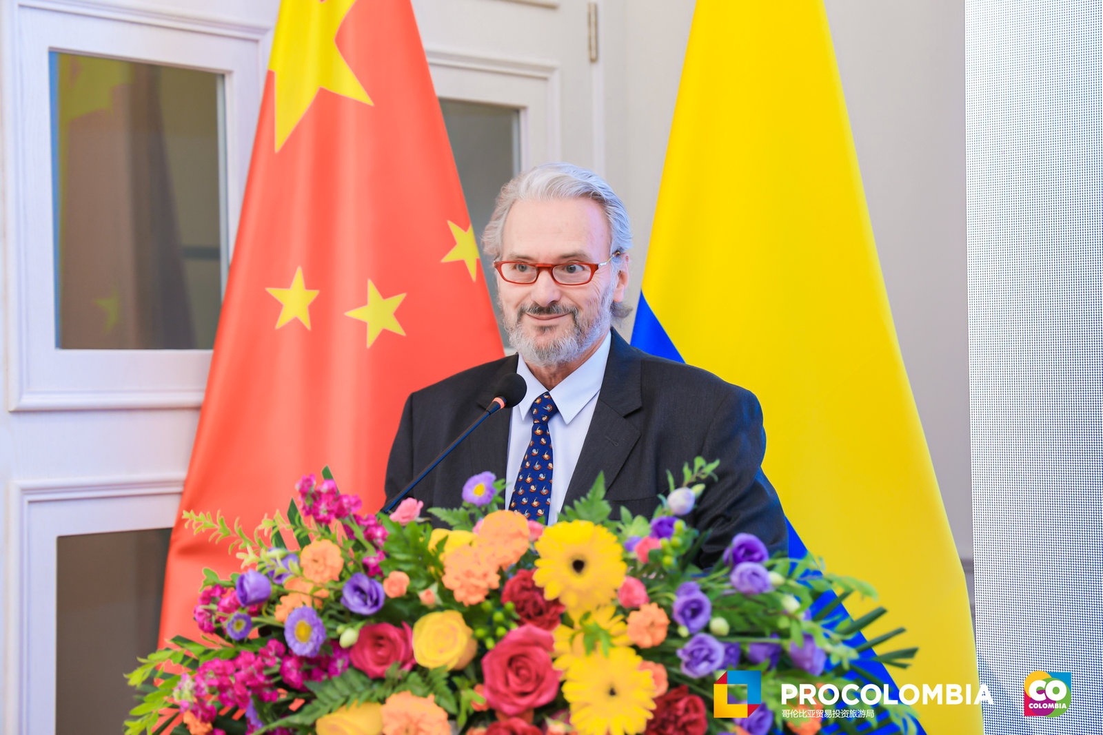 Colombian Ambassador Sergio Cabrera delivers a speech at the tourism campaign in Beijing. Photo: Courtesy of ProColombia