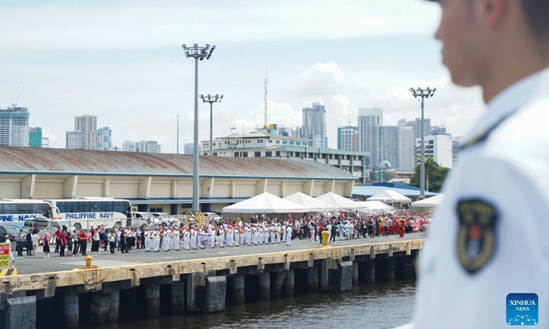 People welcome the arrival of Chinese naval training ship Qi Jiguang at South Harbor in Manila, the Philippines, June 14, 2023.(Photo: Xinhua)