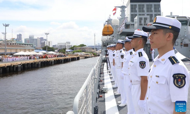 People welcome the arrival of Chinese naval training ship Qi Jiguang at South Harbor in Manila, the Philippines, June 14, 2023.(Photo: Xinhua)