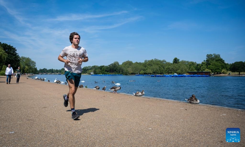 A man jogs at Hyde Park in London, Britain, on June 15, 2023. Parts of Britain are in the grip of a heatwave currently.(Photo: Xinhua)