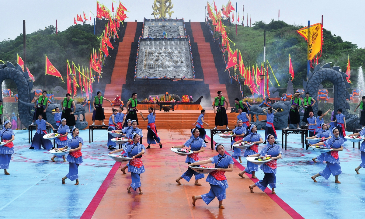 People stage a performance at a ceremony marking the start of a fishing ban in Zhoushan, East China's Zhejiang Province on June 18, 2023. Some 320 fishermen participated in the ceremony to express the beautiful vision of Zhejiang people and their gratitude to the ocean. It is a national intangible cultural heritage and has been held 17 times since 2005. Photo: VCG