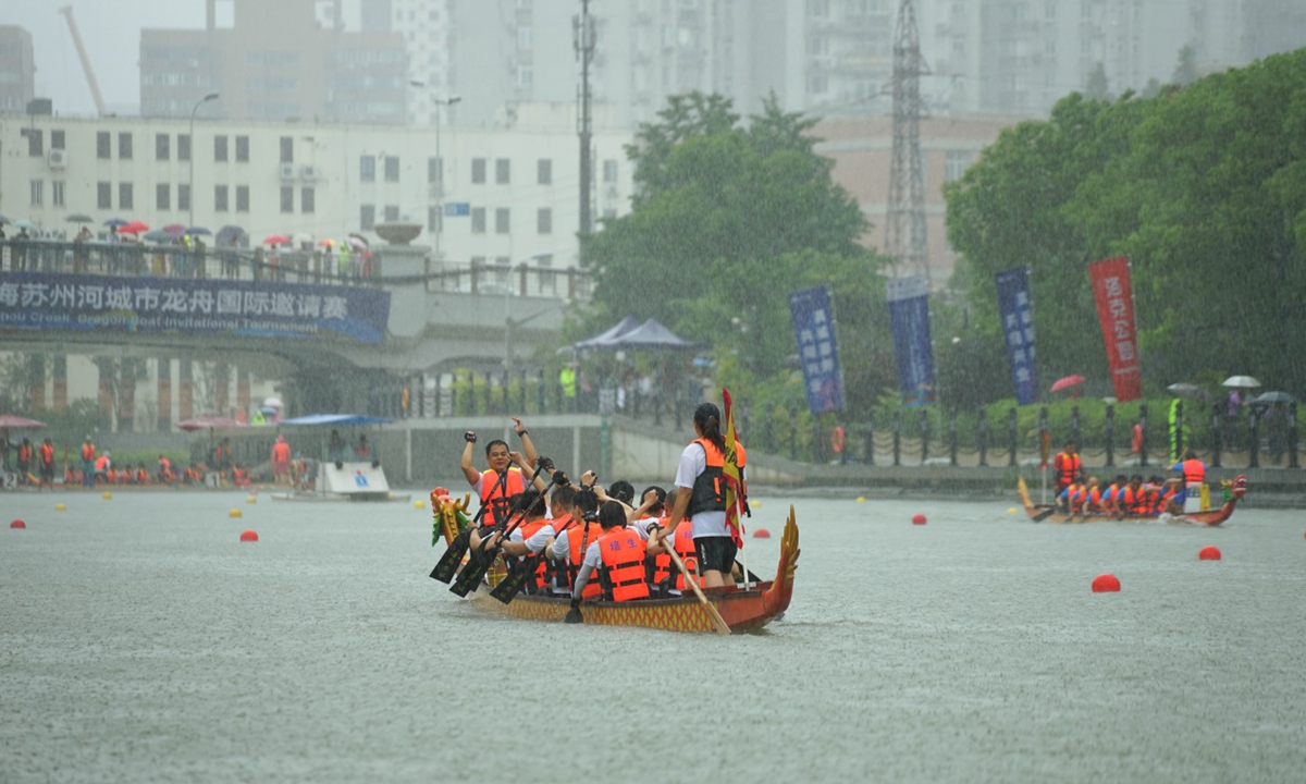 Teams compete in thrilling Dragon Boat races in Shanghai on June 18. Photo: Lu Ting/GT