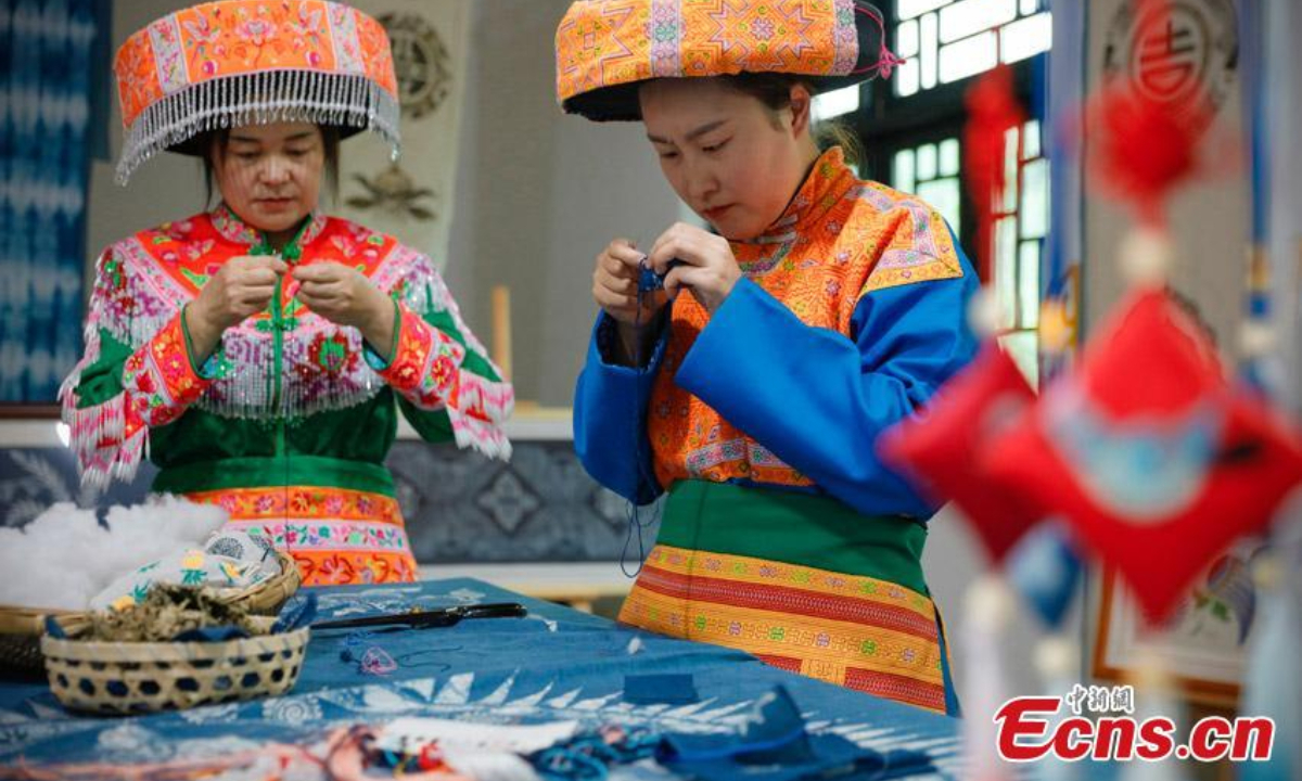 Women of Miao ethnic group make pyramid-shaped sachets ahead of the Dragon Boat Festival in Jianzhu Miao Township, Gulin County of Luzhou City, southwest China's Sichuan Province. Photo: China News Service