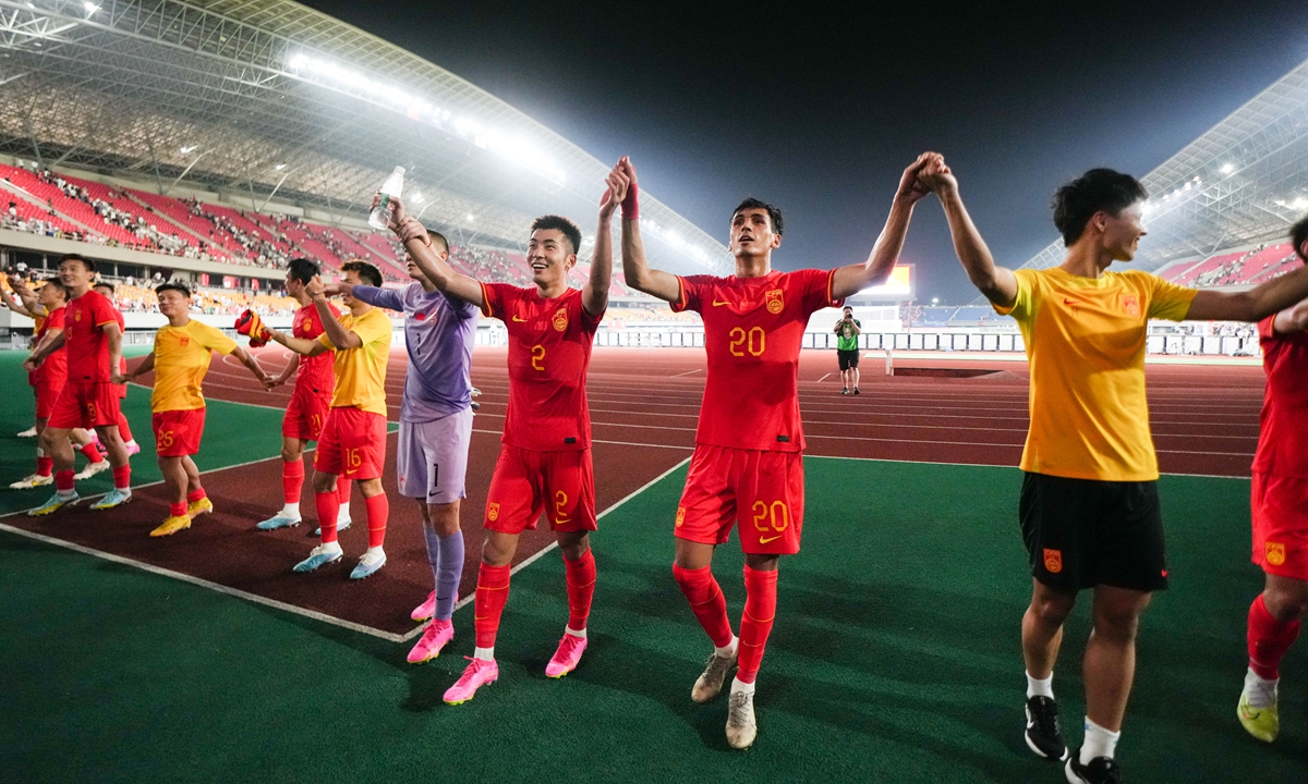 Chinese soccer players thank their supporters after beating South Korea 1-0 in a friendly match in Jinhua, East China's Zhejiang Province. The Chinese side, comprised of under-24 players, will represent hosts China at the Asian Games in September in Hangzhou, Zhejiang Province. Photo: VCG