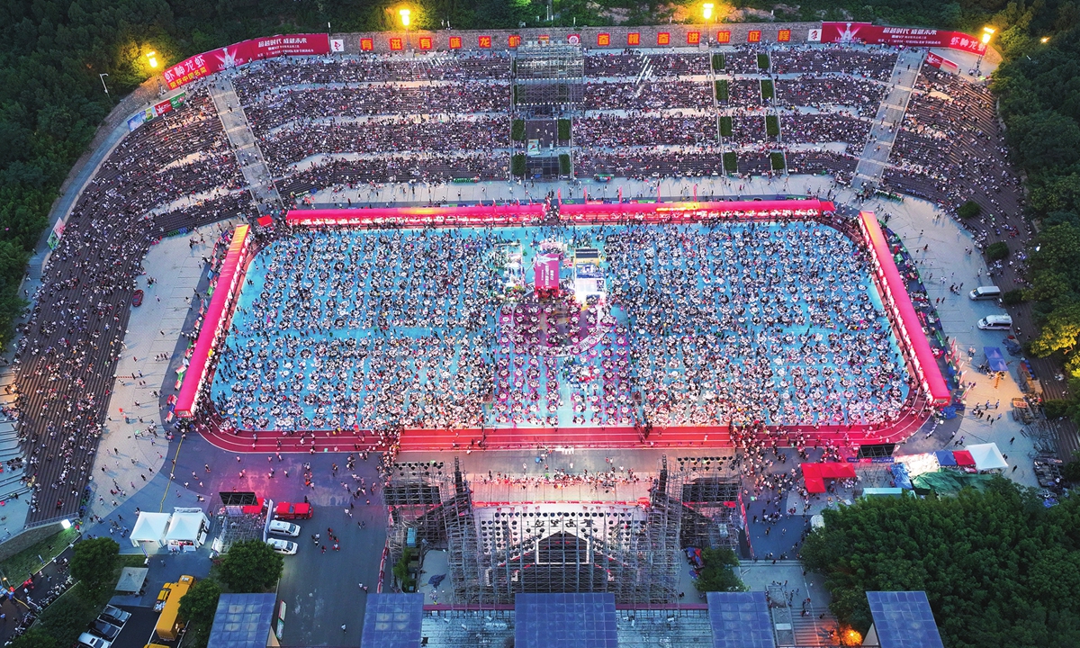 The Xiao Long Xia banquet hosting 30,000 people in Xuyi, Jiangsu on June 13 Photo: VCG