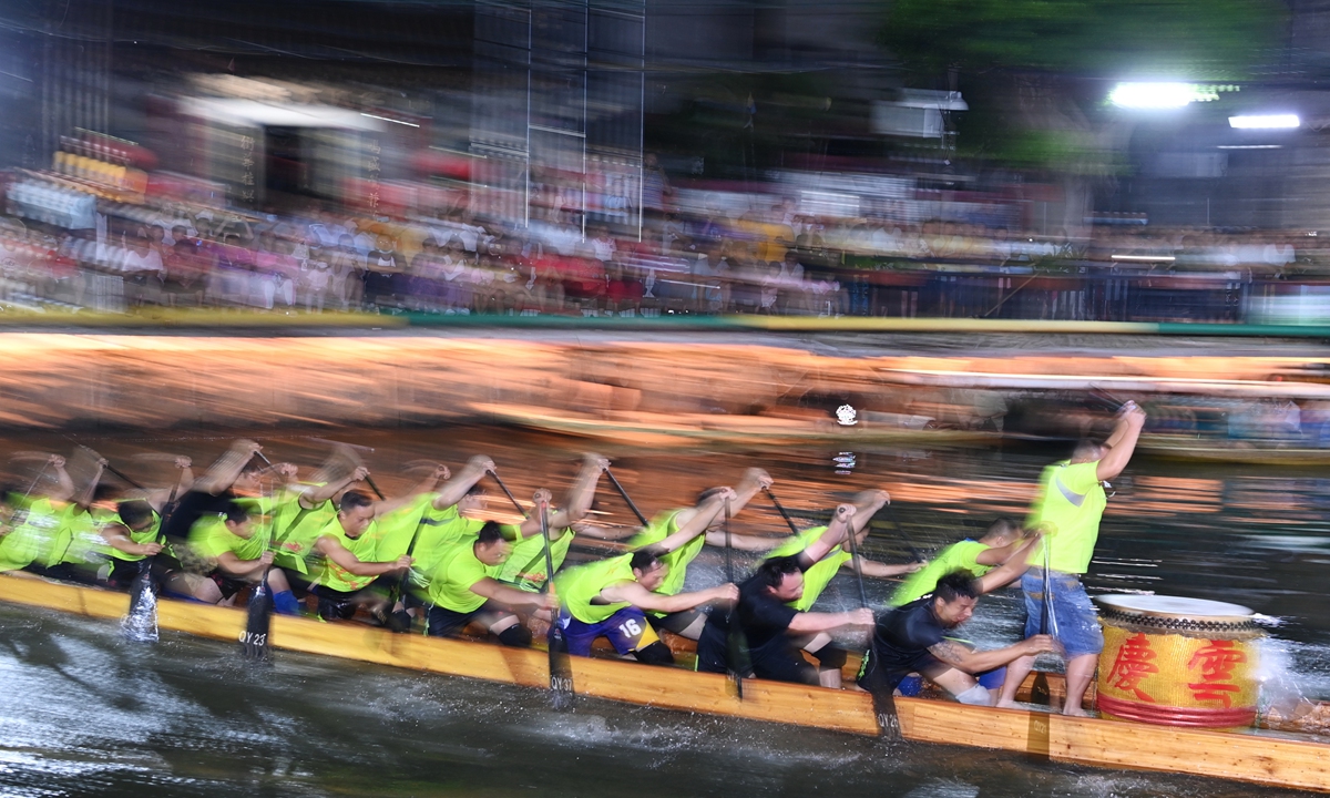 People conduct night training on a dragon boat in a narrow waterway in Foshan, South China's Guangdong Province, on June 16, 2023. Photo: IC