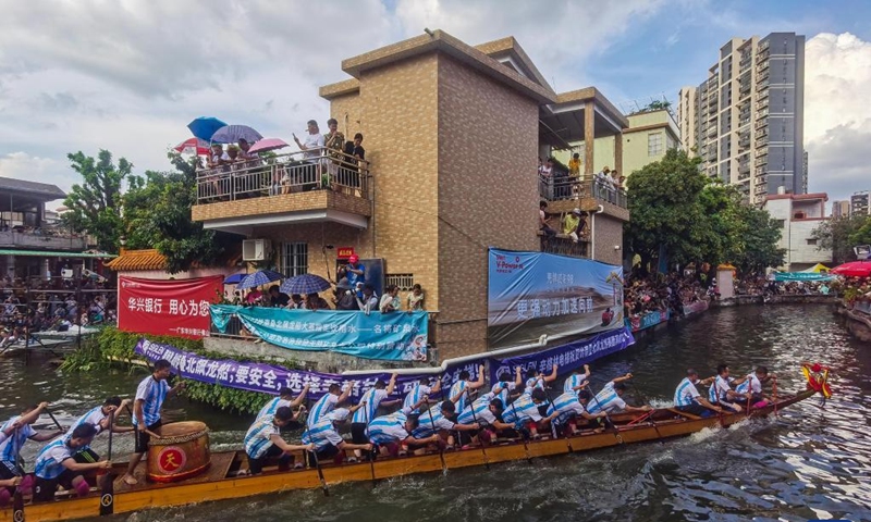 Participants take part in a dragon boat race in Diejiao Township of Foshan, south China's Guangdong Province, June 22, 2023. With a narrow and winding river, Diejiao Township holds the dragon boat race annually for the Dragon Boat Festival. Participants must drift the 25-meter-long vessel around shapes curved like S, C and L at full speed. (Xinhua/Liu Dawei)