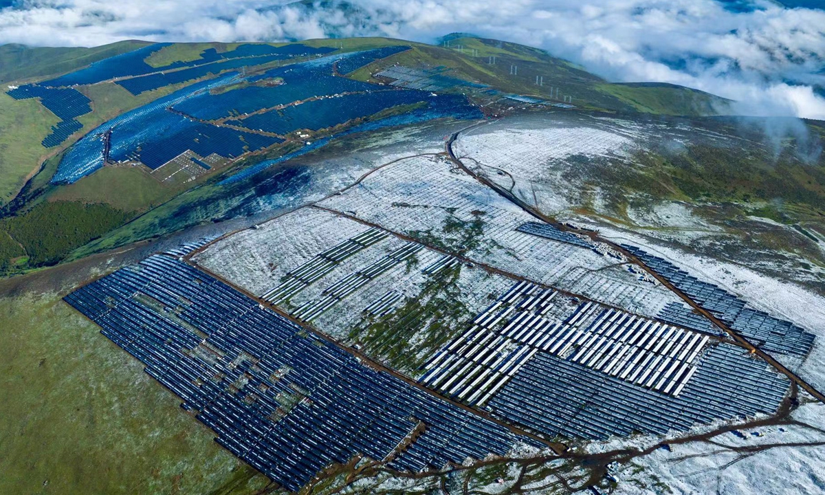 The Kela photovoltaic (PV) power station, the world's largest and highest-altitude hydropower and PV complementary power station Photo: Courtesy of PowerChina Chengdu