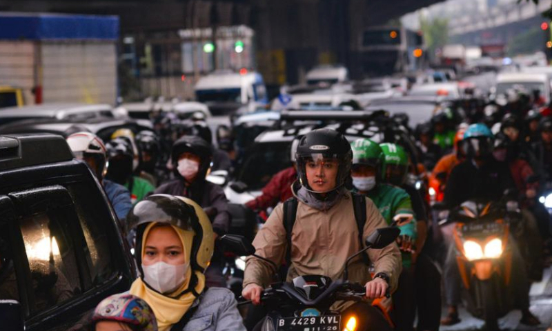 This photo taken on June 27, 2023 shows vehicles moving on a road ahead of Eid al-Adha in Jakarta, Indonesia. Many people left the capital city of Jakarta and headed for hometown ahead of the Eid al-Adha. (Xinhua/Xu Qin)