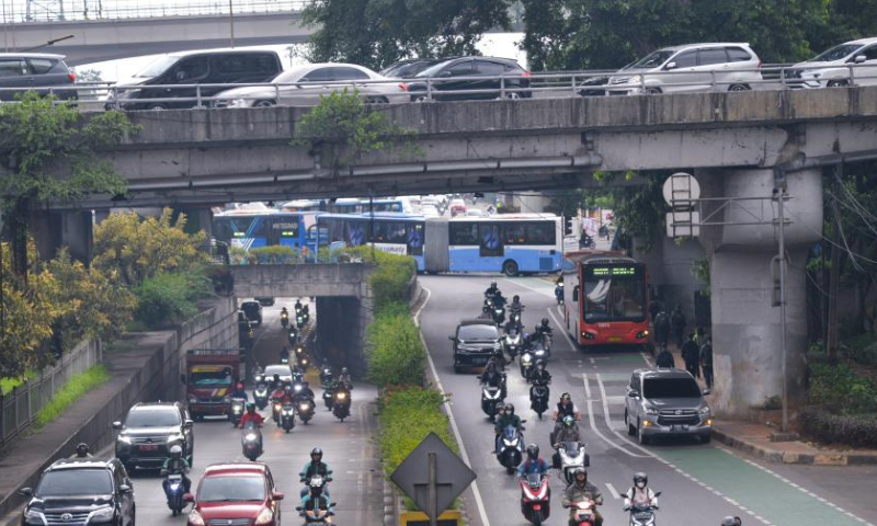 This photo taken on June 27, 2023 shows vehicles moving on a road ahead of Eid al-Adha in Jakarta, Indonesia. Many people left the capital city of Jakarta and headed for hometown ahead of the Eid al-Adha. (Xinhua/Xu Qin)