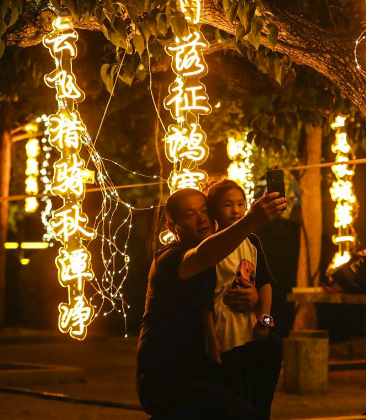 Jiumenkou Great Wall lit up as night falls in summer - Global Times