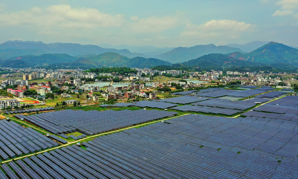 An aerial view of a 30-trillion watt photovoltaic power generation project in Ganzhou, East China's Jiangxi Province, on May 5, 2022. Photo: VCG