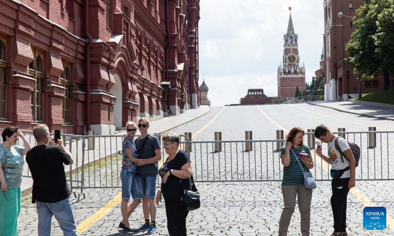 People take photos near the Red Square in Moscow, Russia, June 26, 2023. The legal regime of the counter-terrorist operation against the Wagner private military group has been canceled in Moscow and the Moscow region due to the normalization of the current situation, said the Russian government.(Photo: Xinhua)