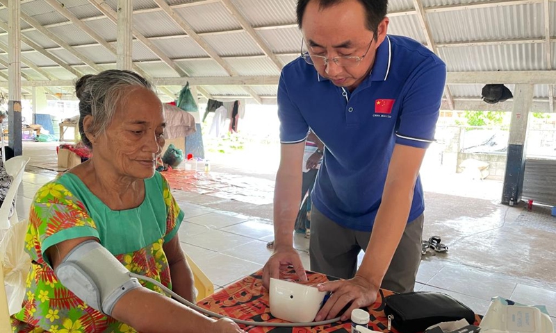 A member of the second Chinese medical team stationed in Kiribati provides free medical services for an elder resident in Tarawa, Kiribati, June 28, 2023. (Photo: Xinhua)