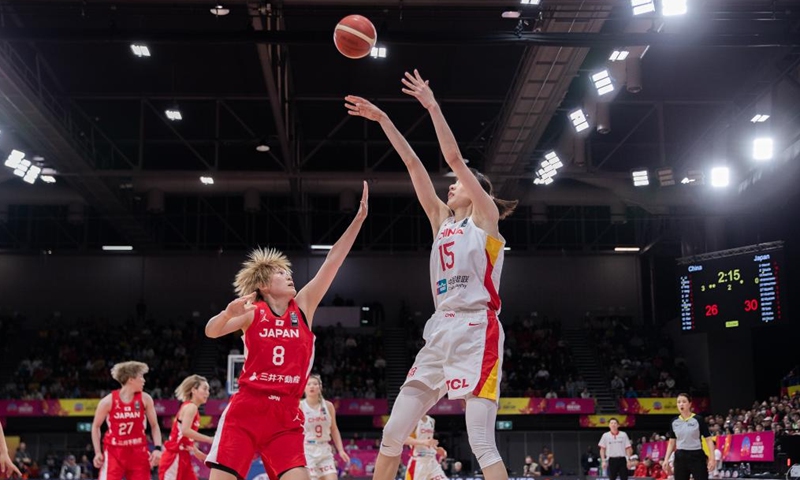 Han Xu (R) of China shoots during the final between China and Japan at the 2023 FIBA Women's Asia Cup in Sydney, Australia, July 2, 2023. (Photo by Hu Jingchen/Xinhua)