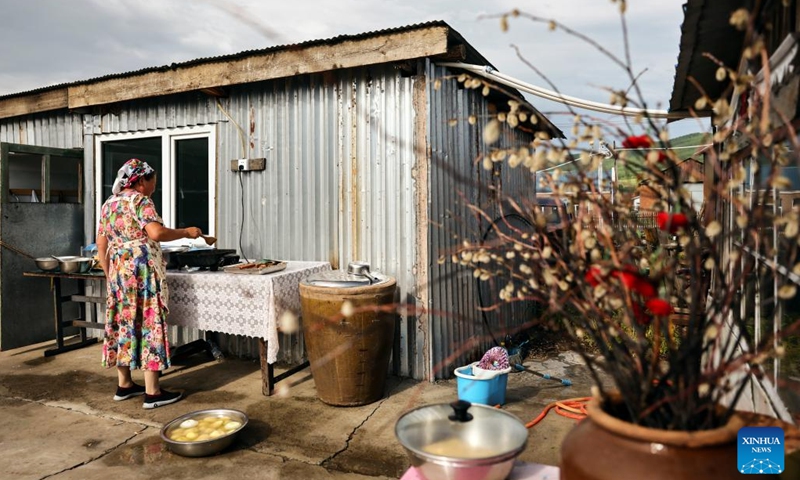 Kao Zhanhua makes meat pie in Ergun of Hulun Buir, north China's Inner Mongolia Autonomous Region, June 28, 2023. 57-year-old Kao Zhanhua of the Russian ethnic group, is a representative inheritor of Russian ethnic folk dance, an intangible cultural heritage of Hulun Buir. She has been running a homestay business in her residence with traditional Russian ethnic elements since 2004 and impressed the tourists with its specialties.(Photo: Xinhua)