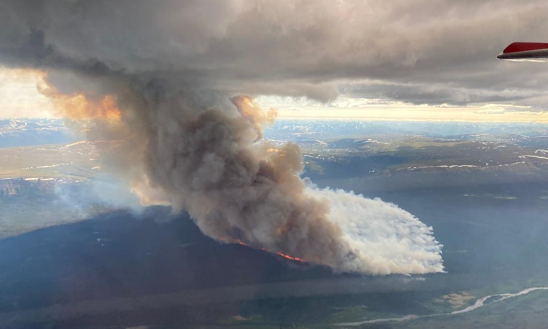 Aerial photo taken on June 24, 2023 shows wildfires near Tomias Mountain, British Columbia, Canada.(Photo: Xinhua)