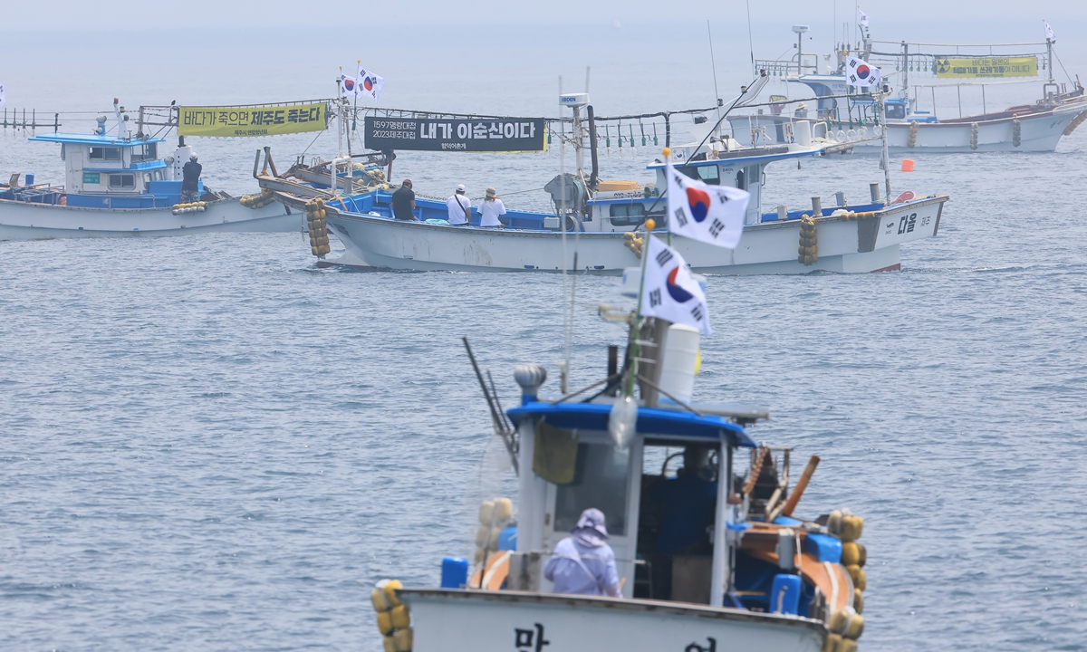 South Korean fishing boats from Jeju island on July 6, 2023 stage a maritime parade to protest against Japan's plan to dump nuclear-contaminated wastewater from the wrecked Fukushima nuclear power plant into the sea. Photo: VCG