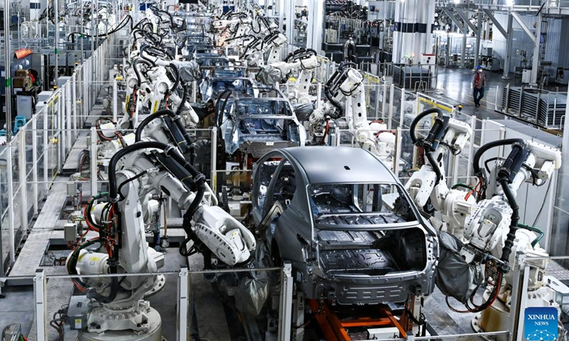 Welding robots work on the production line at a welding workshop of sedan manufacturer FAW-Hongqi in Changchun, northeast China's Jilin Province, Oct. 17, 2022.(Photo: Xinhua)