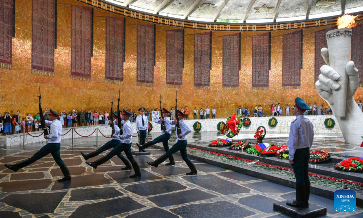 This photo taken on July 13, 2023 shows the changing of the guard in front of the Eternal Flame at the Battle of Stalingrad State Historical and Memorial Museum-Reserve in Volgograd, Russia. Photo:Xinhua