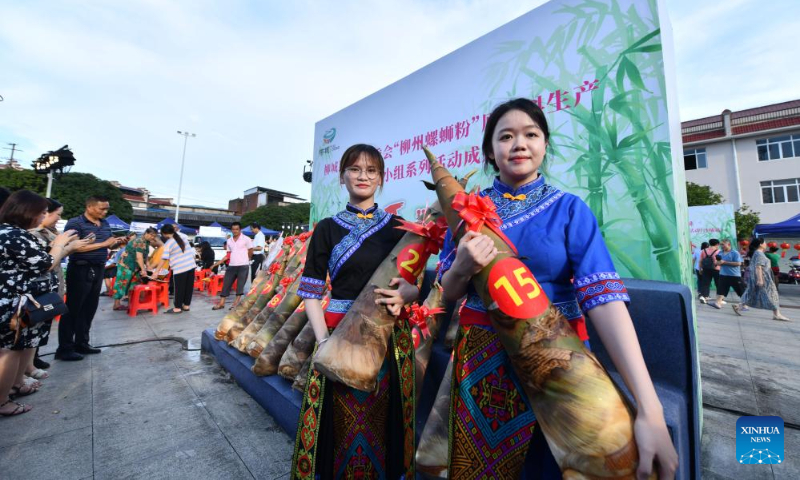 Bamboo shoots are displayed by staff members during a bamboo shoot competition in Liucheng County of Liuzhou City, south China's Guangxi Zhuang Autonomous Region, July 21, 2023. (Xinhua/Huang Xiaobang)