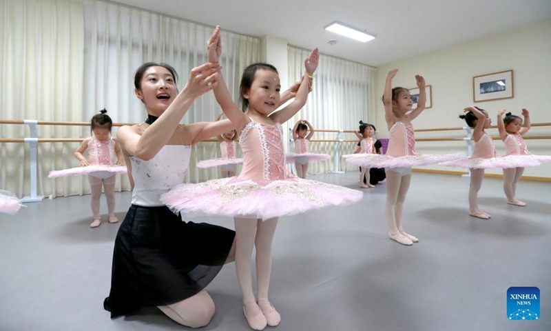 Children learn to dance at a daycare center in Dongpo District of Meishan, southwest China's Sichuan Province, July 7, 2023. Students around the country enjoy a variety of activities during the summer vacation. (Photo by Zhang Zhongping/Xinhua)