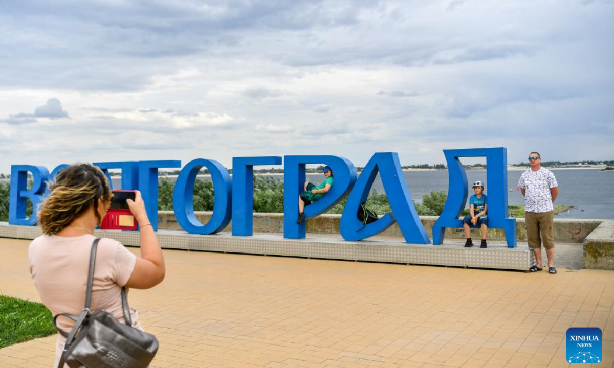 Visitors pose for photos on a street in Volgograd, Russia, July 12, 2023. Photo:Xinhua