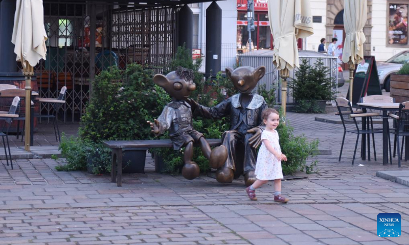 A girl plays at the Square of the Republic in Pilsen, the Czech Republic, July 17, 2023. (Xinhua/He Canling)