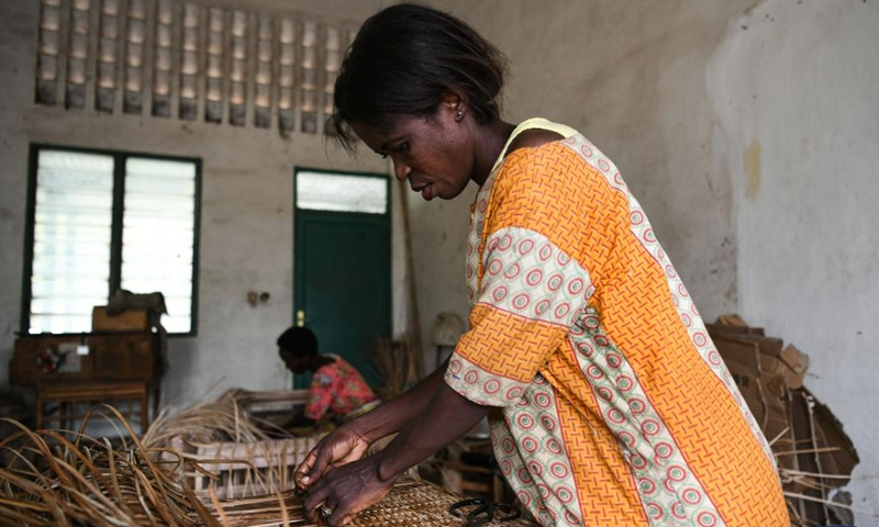 Trainees make rattan weaving at Kamenge handicraft vocational training center in Bujumbura, Burundi, June 21, 2023. Teams of Chinese experts have been conducting vocational training on handicrafts such as rattan weaving, bamboo weaving, and woodworking in Burundi since 1985.(Photo: Xinhua)