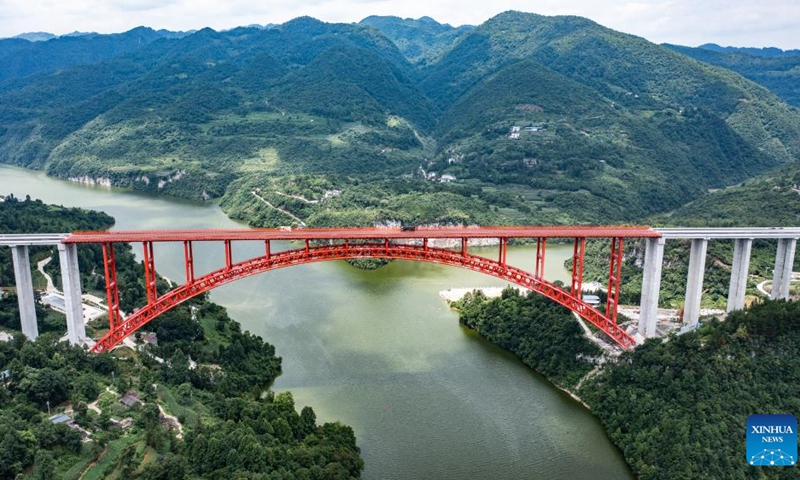 This aerial photo taken on July 10, 2023 shows a grand bridge of the Dejiang-Yuqing expressway in southwest China's Guizhou Province. The Dejiang-Yuqing expressway was completed and opened to traffic on Monday, which has a total length of 104.324 kilometers and connects five counties including Dejiang, Sinan, Fenggang, Shiqian and Yuqing of the cities of Tongren and Zunyi in Guizhou.(Photo: Xinhua)