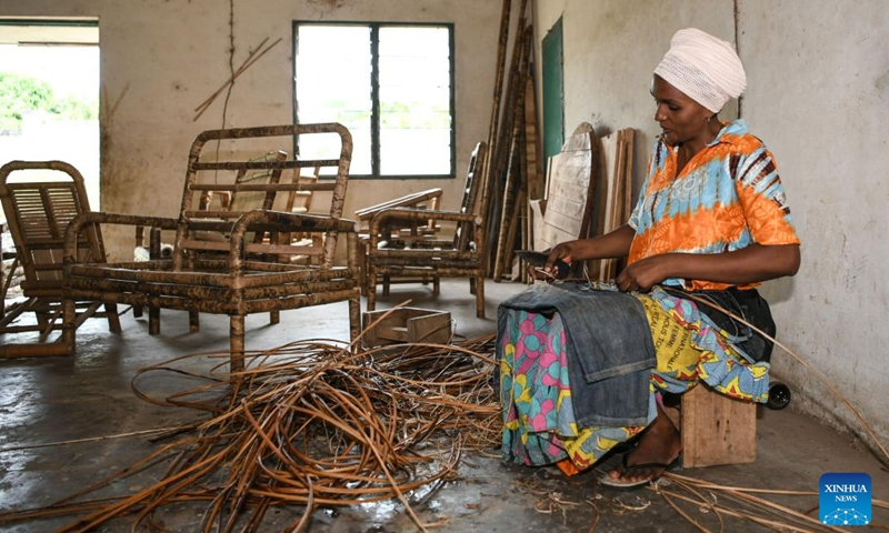 A trainee makes rattan weaving at Kamenge handicraft vocational training center in Bujumbura, Burundi, June 21, 2023. Teams of Chinese experts have been conducting vocational training on handicrafts such as rattan weaving, bamboo weaving, and woodworking in Burundi since 1985.(Photo: Xinhua)