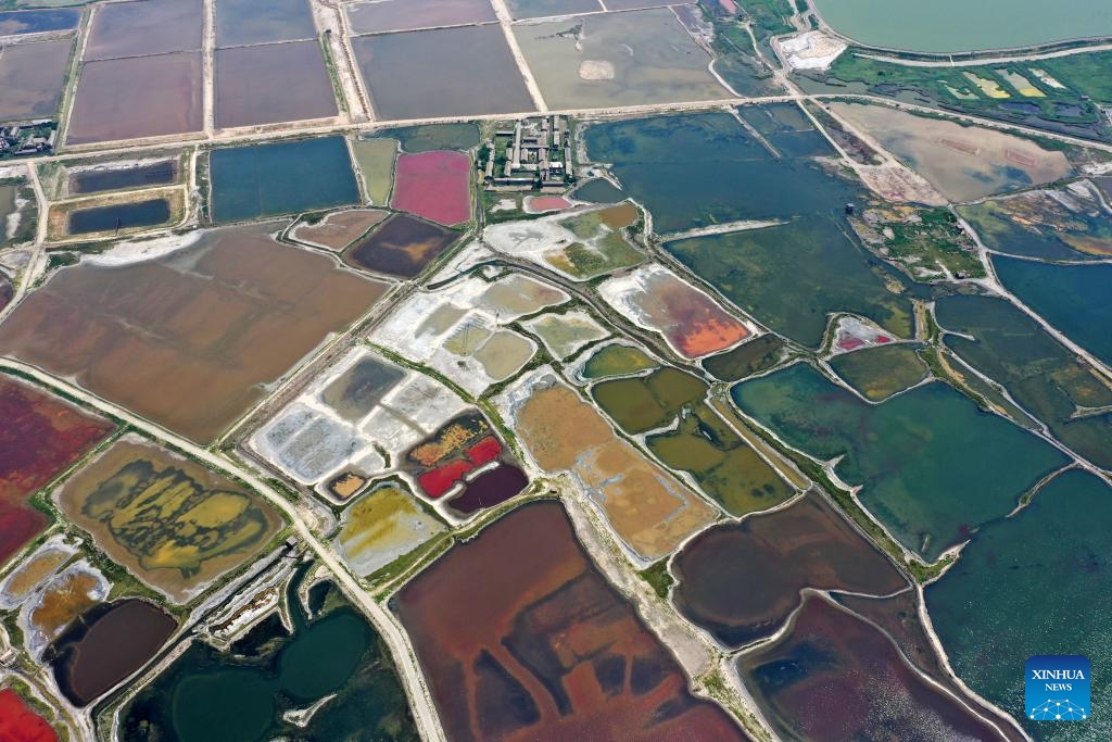 This aerial photo taken on July 11, 2023 shows the Salt Lake in Yuncheng City, north China's Shanxi Province. Yuncheng Salt Lake has a history of over 4,600 years of exploitation, with profound cultural heritage and significant historical value. In recent years, local authority has insisted on giving priority to protection and green development and stopped all industrial production within the protection area of the lake, in a bid to promote industrial transformation and upgrading according to local conditions.(Photo: Xinhua)