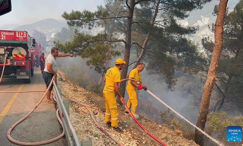 Firefighters conduct extinguishing work to control wildfires in Belen District of Hatay Province, Türkiye, July 17, 2023. Wildfires broke out in the southern and western provinces of Türkiye over the weekend as summer heat grips a large swathe of the country, local media reported on Monday.(Photo: Xinhua)