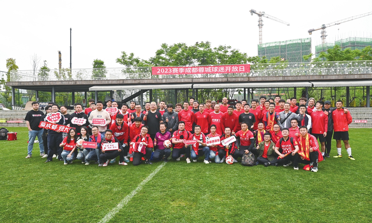 The local team Chengdu Rongcheng club holds an opening day for club fans in Chengdu, Sichuan. Photo: VCG