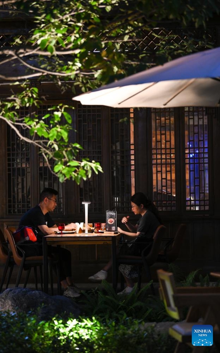 People have dinner at a restaurant in Chengdu of southwest China's Sichuan Province, on July 14, 2023. The 31st FISU Summer World University Games is scheduled to take place in Chengdu from July 28 to August 8, 2023. (Xinhua/Wang Xi)
