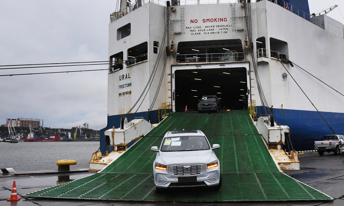 An imported Chinese car leaves a cargo ship at the commercial port in Vladivostok, Russia on August 25, 2023. This is the first mass shipment of foreign-made cars to Russia since Japan banned exports of its cars with engines over 1900 cubic cm, hybrid engine passenger cars and large vehicle tires to Russia from August 9. Photo: VCG