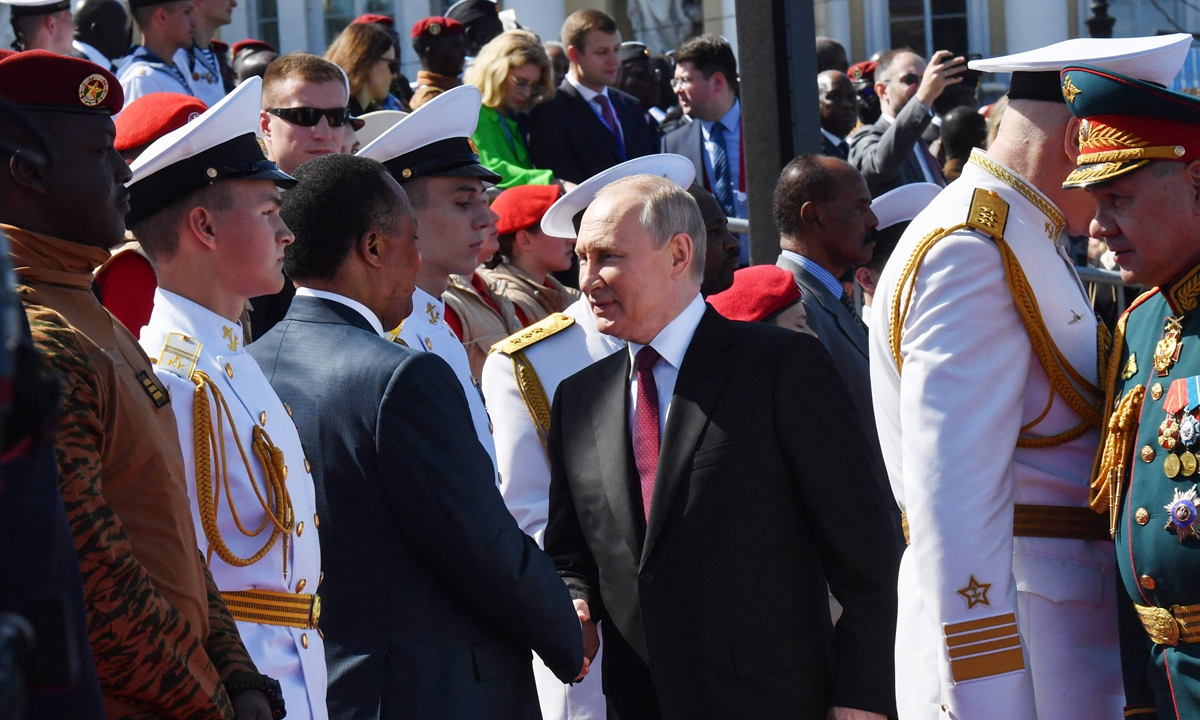 Russian President Vladimir Putin and visiting African leaders attend the Navy Day parade in Saint Petersburg on July 30, 2023. The leaders visited Russia for a Russia-Africa summit during which delegates discussed grain supplies and potential peace talks on Ukraine. Photo: VCG