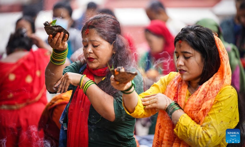 Devotees pray on the first Monday of the holy month of Shrawan in Lalitpur, Nepal, July 17, 2023. The holy month of Shrawan is considered auspicious as people offer prayers to Lord Shiva.(Photo: Xinhua)