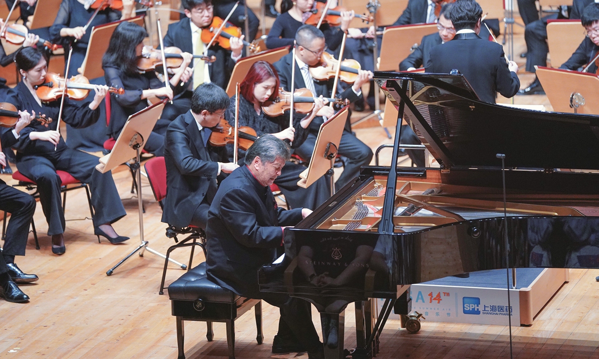 Pianist Yin Chengzong performs the <em>Yellow River Concerto</em> at the MISA 2023 Closing Concert in Shanghai on July 20, 2023. The first piano concerto in China, it incorporates elements such as Peking Opera. Jointly composed by Yin and other musicians, it has been played in over 50 countries since its 1970 debut. Photo: Courtesy of Shanghai Symphony Orchestra