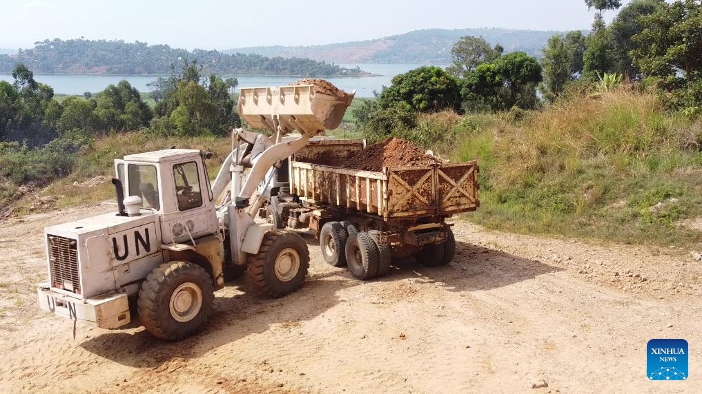 Chinese peacekeepers of the engineering contingent of the 26th batch of Chinese peacekeeping mission to the Democratic Republic of the Congo (DRC) conduct construction work in the Kalehe territory of the South Kivu province in DRC, July 5, 2023. An inauguration ceremony of a temporary bridge spanning the Luzira River in the Kalehe territory was held here Tuesday.(Photo: Xinhua)