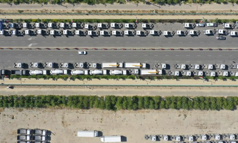 This aerial photo taken on July 26, 2023 shows domestically-made vehicles at the Horgos comprehensive bonded area in northwest China's Xinjiang Uygur Autonomous Region.

More and more domestically-made automobiles have been exported through the Horgos Port, one of China's closest ports to Central Asia and Europe by land transport, to countries along the Belt and Road, including Kazakhstan, Uzbekistan and Russia. (Xinhua/Ding Lei)