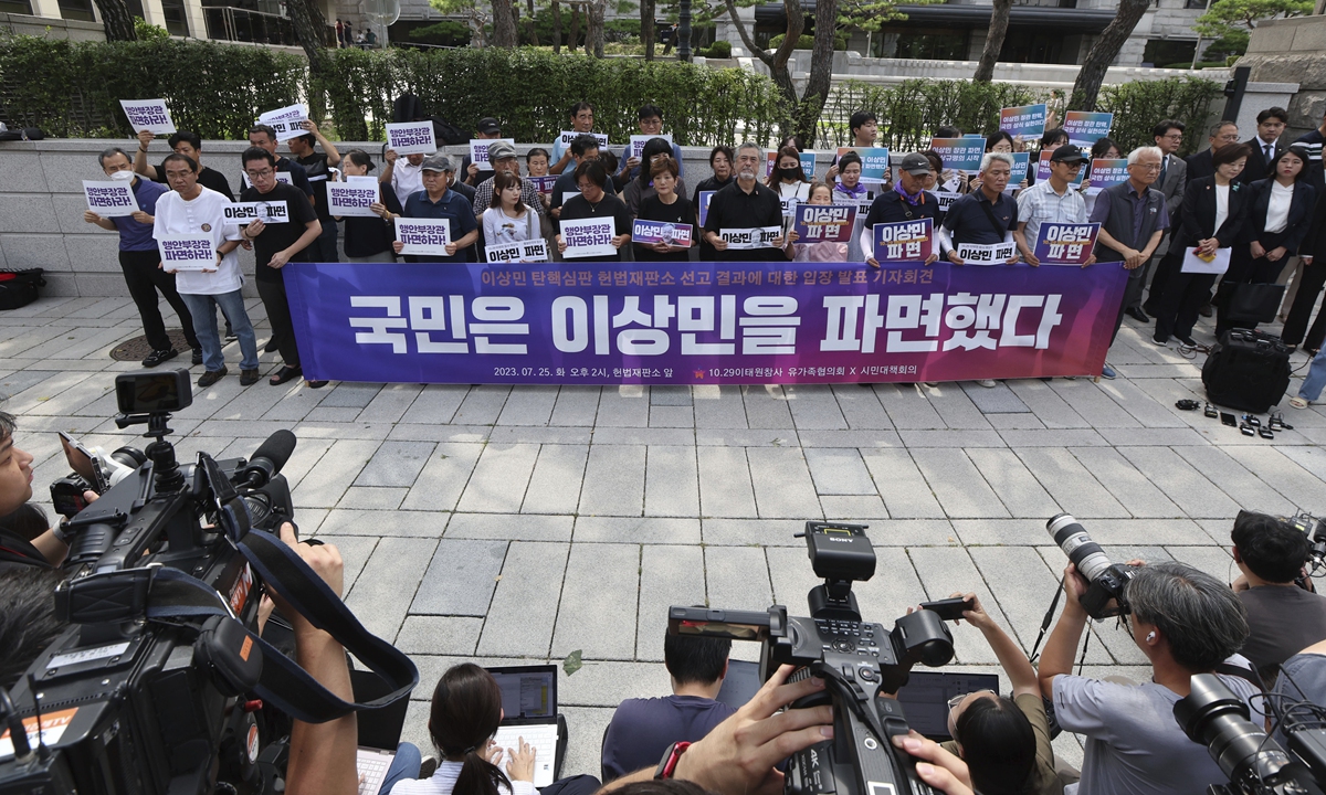 Representatives of bereaved family members of victims of Seoul Halloween crowd crush gather to denounce the judgment of the Constitutional Court in front of the court in Seoul, South Korea, on July 25, 2023. South Korea's top court overturned the impeachment of the interior minister ousted over the tragic crowd surge that killed nearly 160 people in October 2022 at a nightlife district in Seoul. The sign reads The impeachment of Interior and Safety Minister Lee Sang-min. Photo: VCG