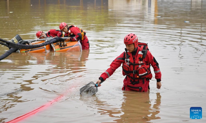 A rescuer clears garbage around pumps while performing drainage operation in downtown Zhuozhou, north China's Hebei Province, on Aug. 7, 2023. More than 800 rescuers redeployed from Tangshan, Handan, Hengshui and other cities of the province have been working around the clock in the most seriously flooded areas of Zhuozhou, trying to put life back to normal as soon as possible.(Photo: Xinhua)